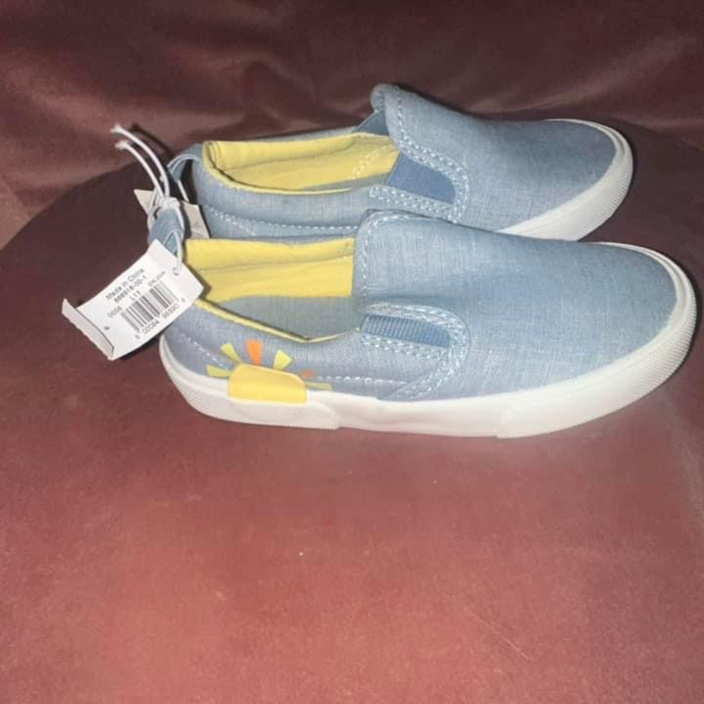 Old navy shoes brand new w tags!!